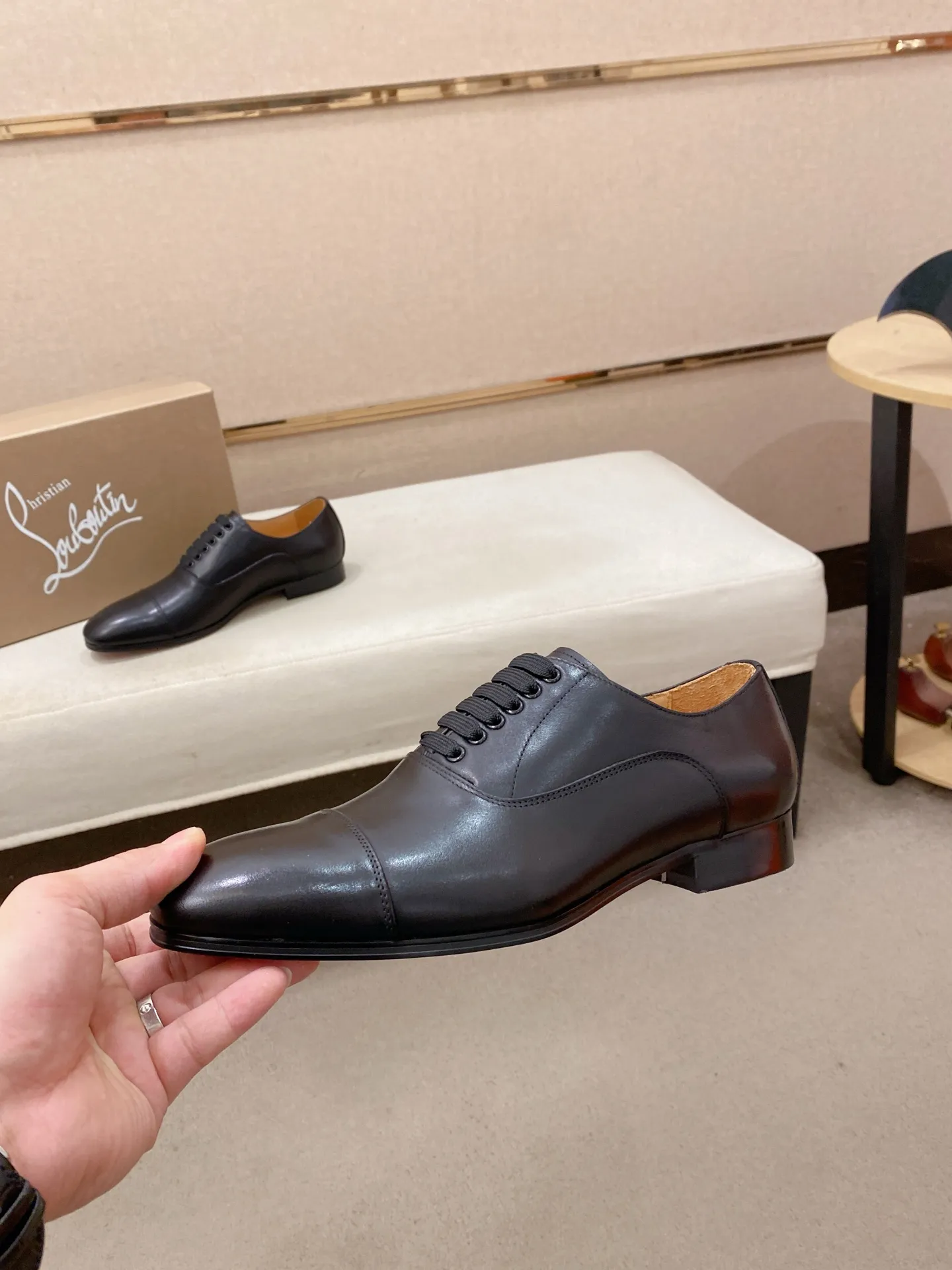 Men's shoes💰:620💰 CL Red bottom series top purchasing agent🔍🔍🇮🇹Italian imported cowhide surface, all imported sheepskin lining💪💪, completely 1⃣️ to 1⃣️reproduction🇮🇹💪💪, ⚠shoes Bottom: The original factory provides the original bottom, the exclusive movable molded bottom is super comfortable, ⚠Original factory follow-up goods, 🔍🔍high quality, you can enter and leave the counter at will, welcome to compare⚠ Code number: 39-44 (38 can be customized, 45 is non-refundable)
